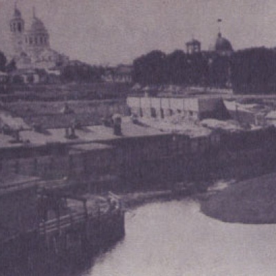 Верхняя Салда конца XIX века. Видны храм Иоанна Богослова и заводская контора