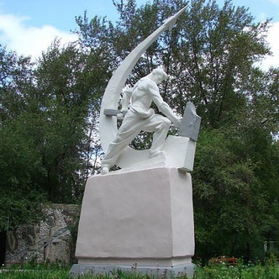 В-Салда. Парк Гагарина. Памятник Труду.